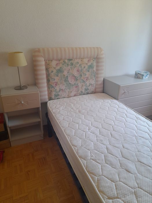 Estrado Pikolim, gaveta IKEA e colchão