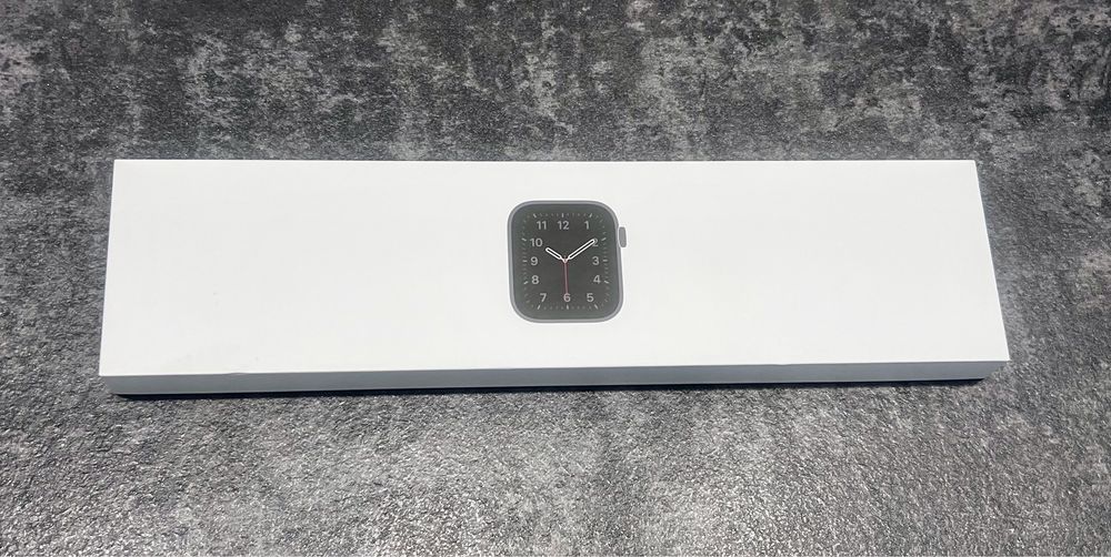 Oryginalne opakowanie po Apple Watch SE 1. gen. 40mm