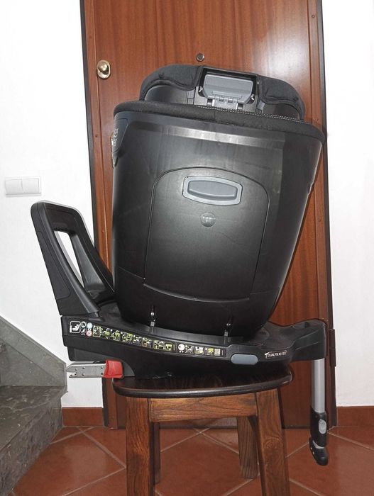 Cadeira Britax Römer Dualfix M i-Size – Gira 360° / Isofix / 61-105cm