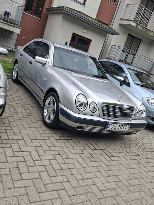 Mercedes-Benz W210