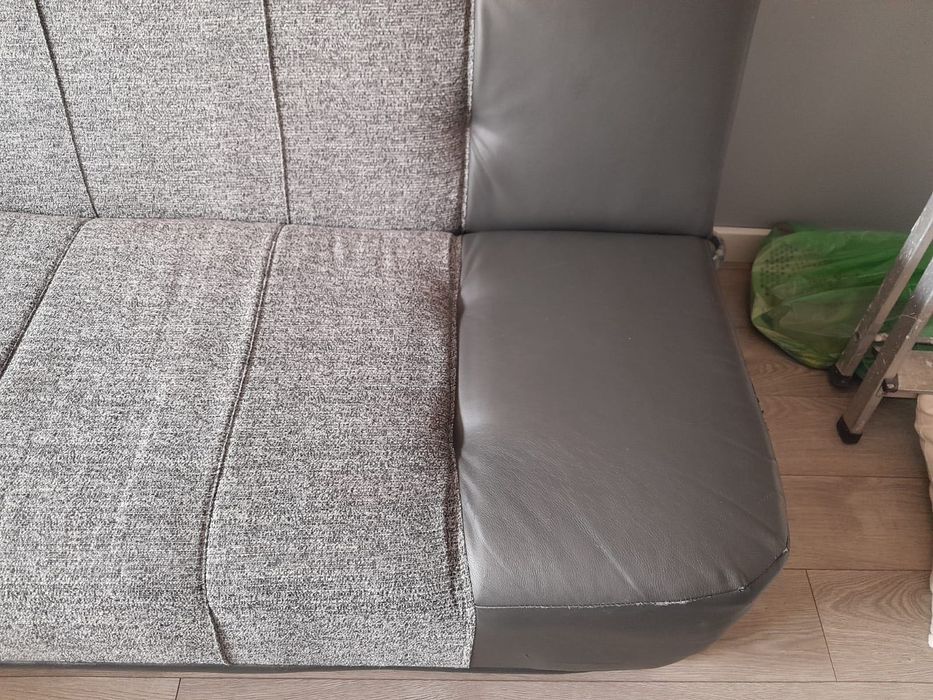 Wersalka szara dwuosobowa. Stan używany, oddam za darmo.