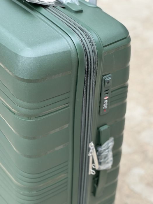Валіза поліпропілен MSB PP010 зелена з кейсом чемодан