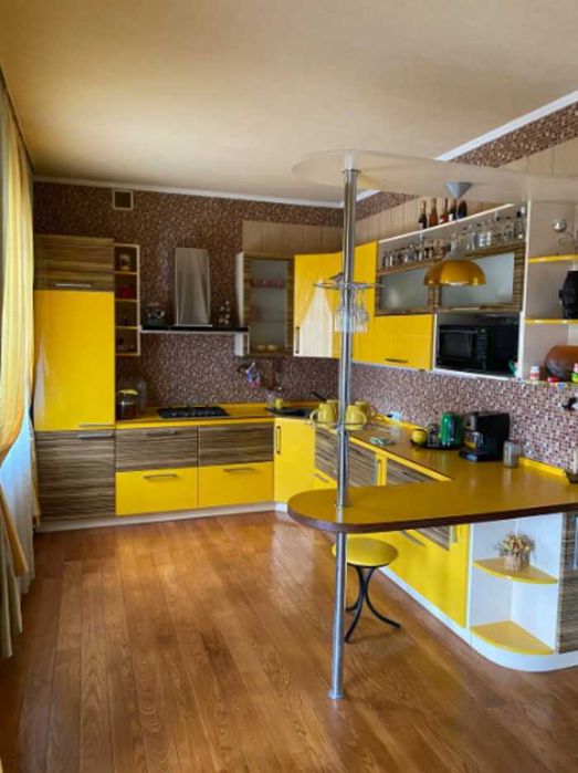 Продам классный 3х этажный дом Сурско-Литовское Днепр (с ремонтом)