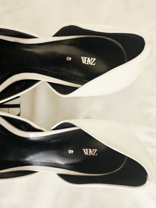 Białe kremowe buty czółenka Zara szpilka szpic sandały