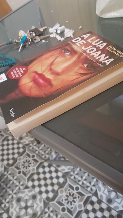 Vendo livro a Lua de Joana