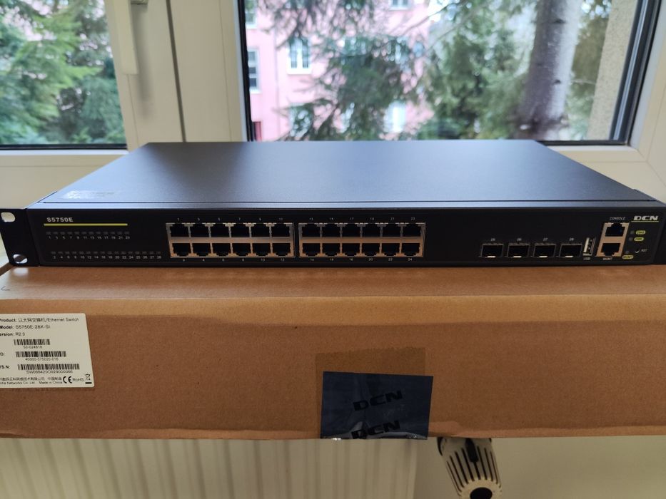 Switch DCN E5750E-28X-SI (R2)
