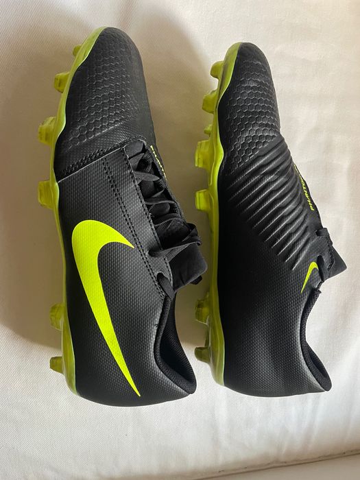 Бутсы футбольные Nike Phantom Venom Club FG (40 размер)