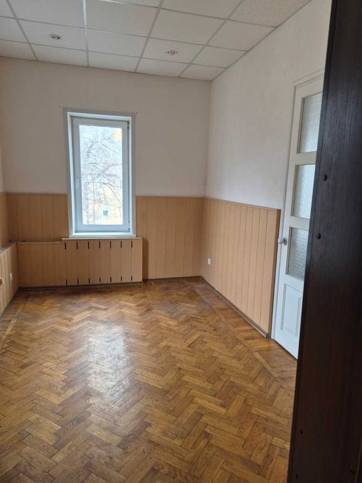 Сдам офис 30м, две комнаты Админздание 2эт, б-р Шевченко/р-н Самолета