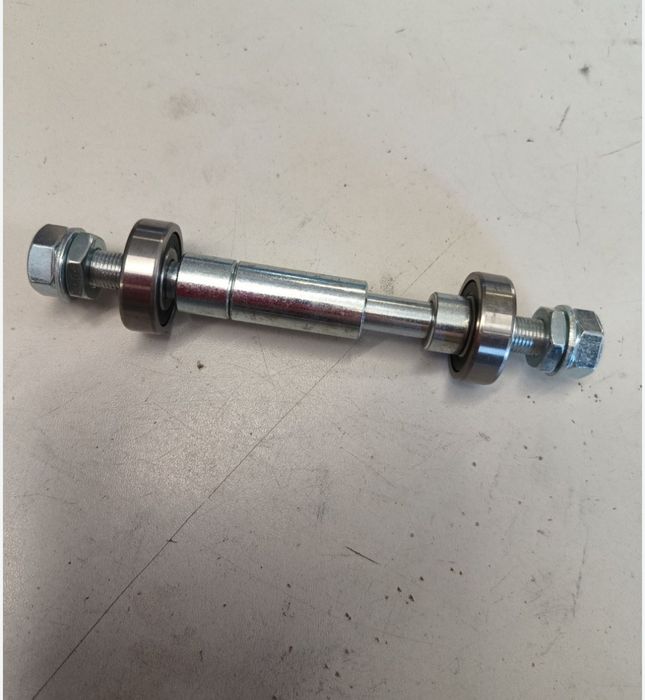 Nowa oś koła przód na łożyska komar Romet kompletna