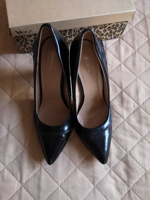 Szpilki czółenka czarne 41 klasyczne Vices