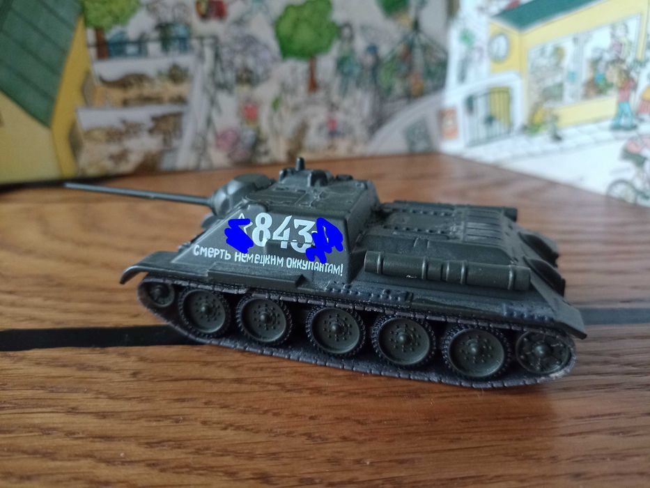 Масштабна модель самохідної артилерійської установки СУ-85 у масштабі 1:72.