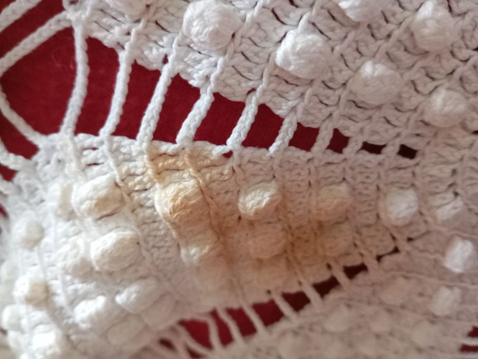 Colcha feita à mão (com marcas do tempo)