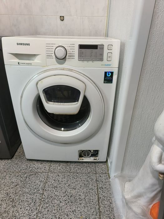 Máquina da roupa para peças