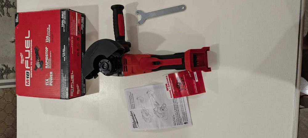 Болгарка Milwaukee M18,