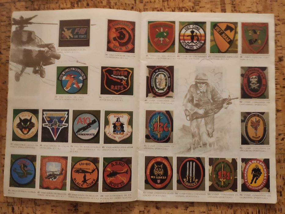 Caderneta completa com 235 patches militares