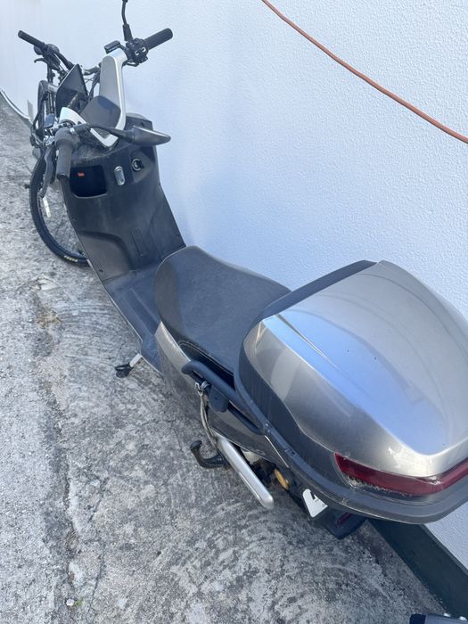 Moto com defeito para retirar pecas
