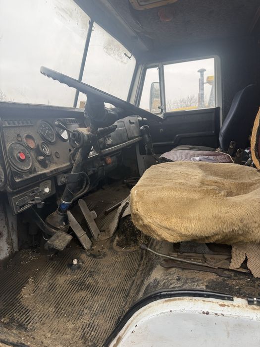 Грузовик самосвал