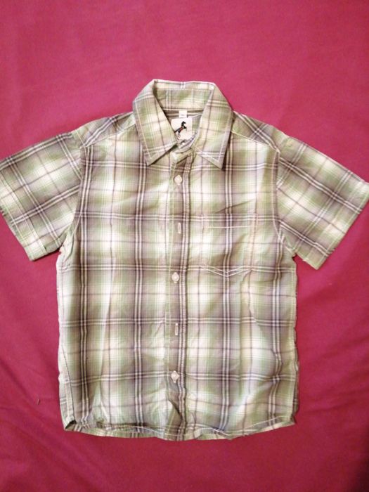 Camisa C&A nova, em tons de verde