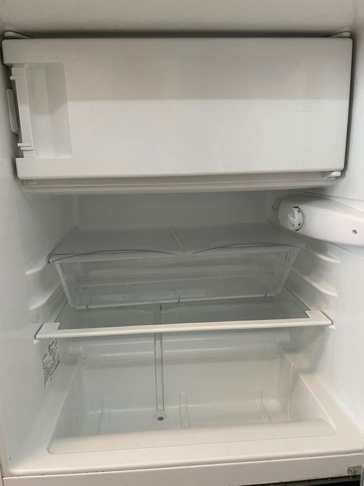Маленький вбудований холодильник Electrolux ERN1200FOW