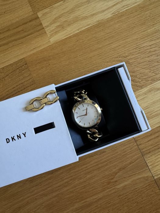 Жіночий годинник бренду «DKNY», оригінал, у комплекті з фірмовою коробкою.