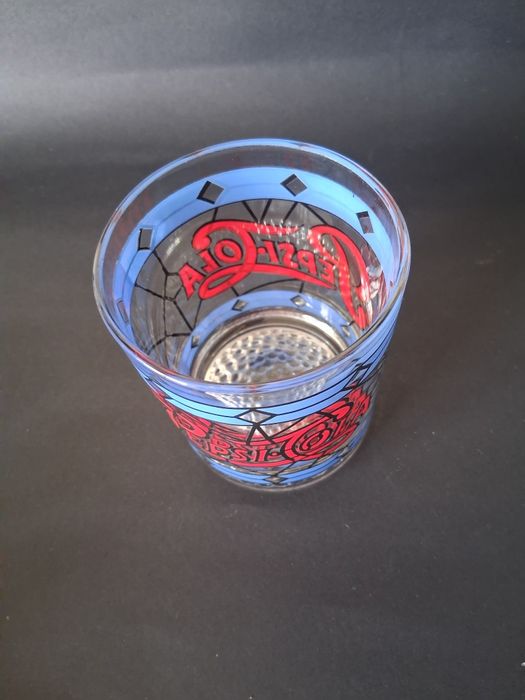 Copo cola-pepsi.