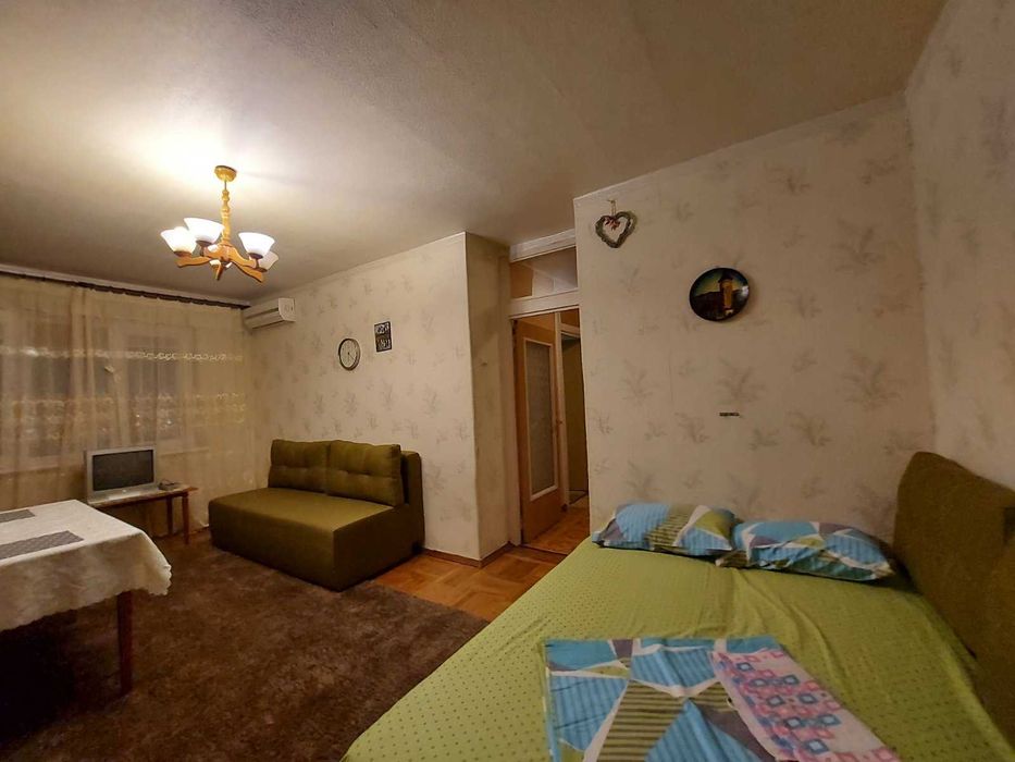 Посуточно 3 ком метро Левада! 900 грн