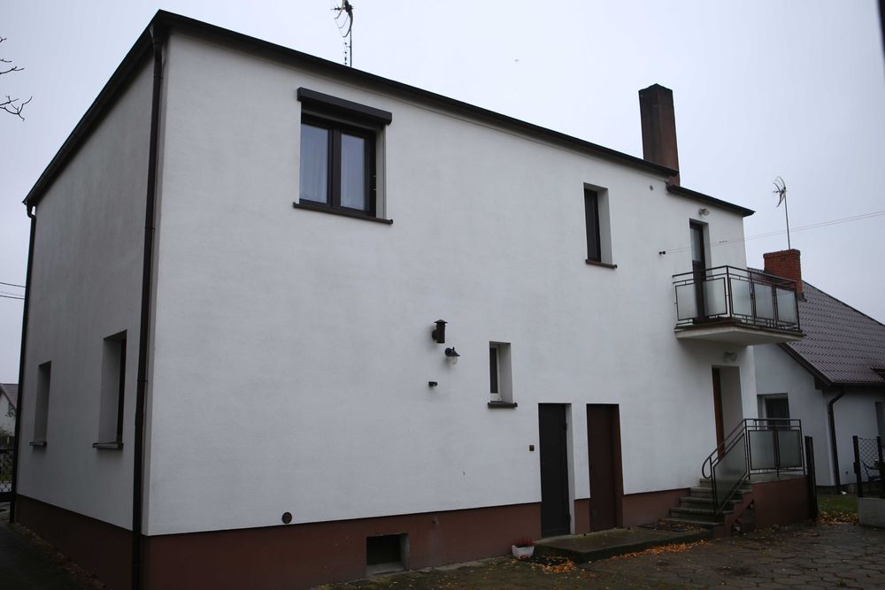 Połowa domu + garaż, ogródek  i dodatkowe mieszkanie