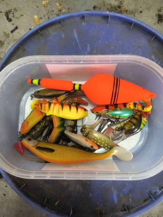 Wędki, akcesoria, podbierak, krzesełko,