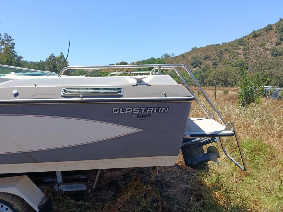 2 barcos, jeaneau skanes e glastron ultra