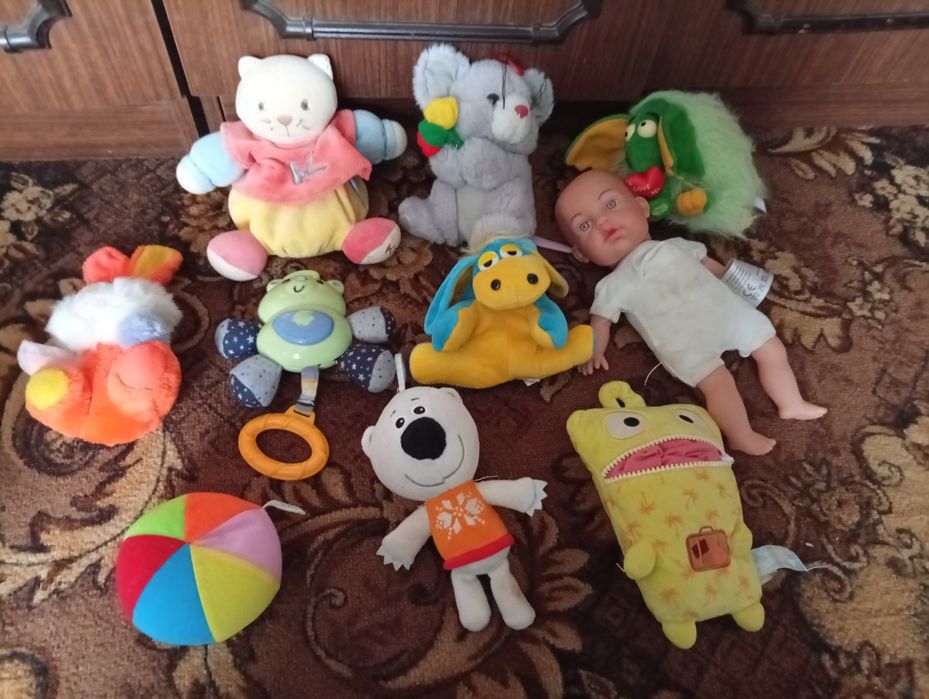 іграшки дитячі і