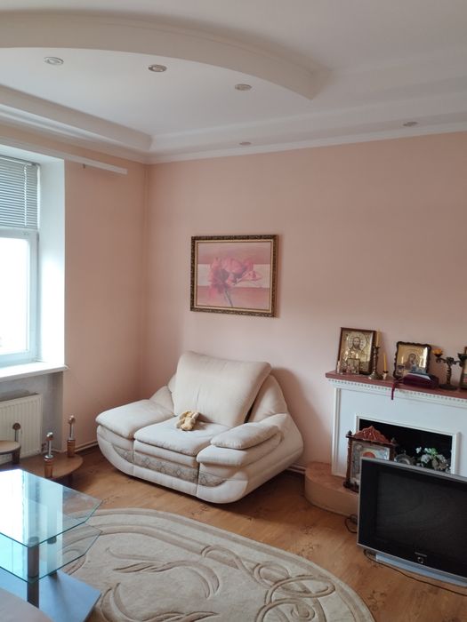 Мебель в связи с выездом.