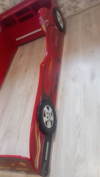 Łóżko samochud czerwone