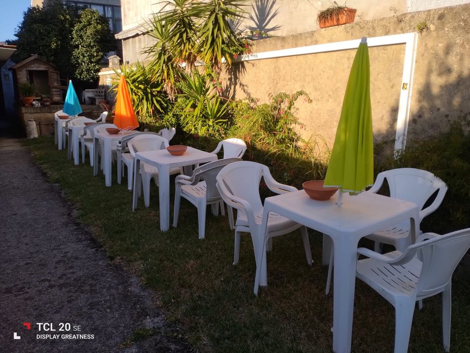 Conjunto de mesas e cadeiras exteriores