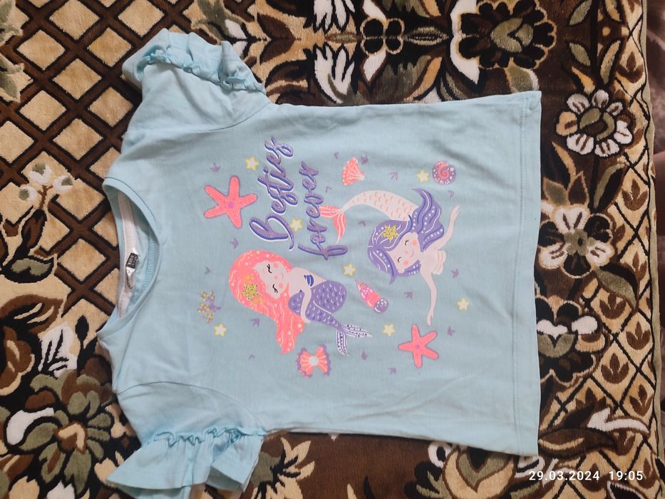 Футболки для дівчинки від 2 до 4 років