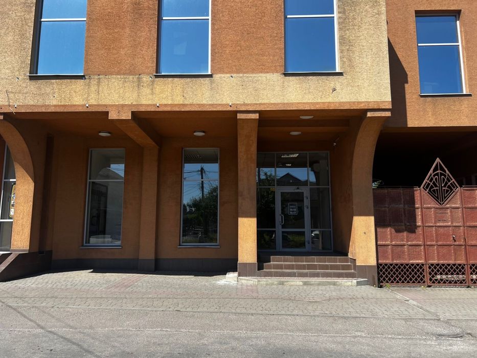 Здаєть в Здається в оренду комерційне приміщення -1 поверсі