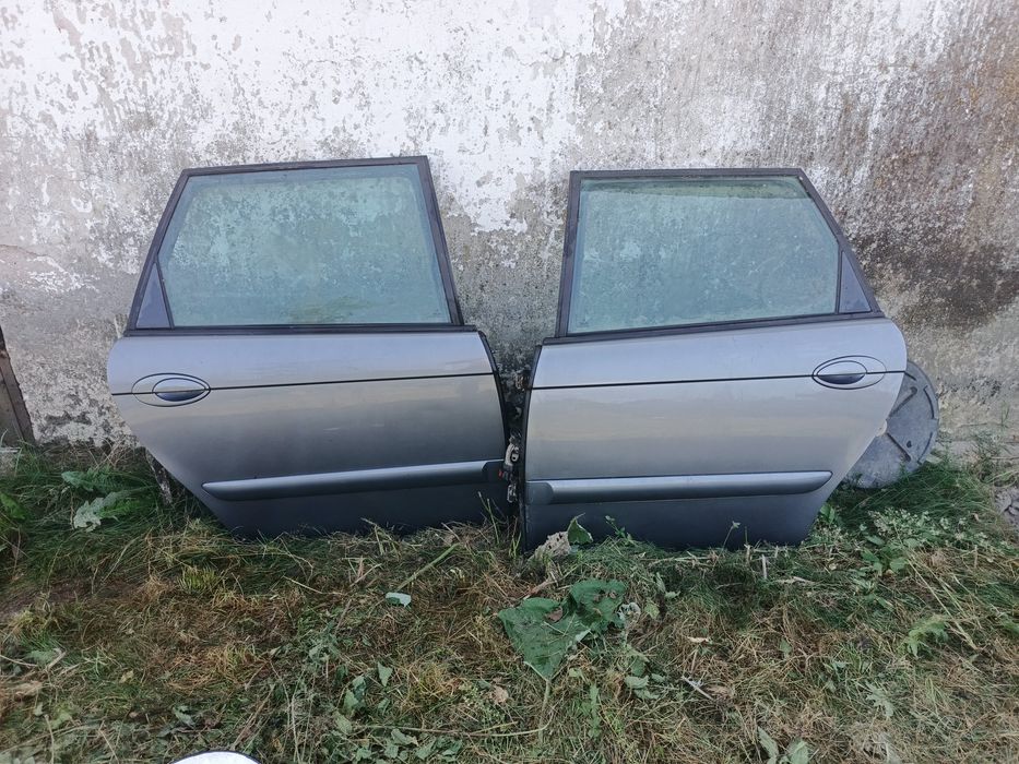 Polecam prawe lewe drzwi tył citroen C5 2001 rok , szyby w lektryce