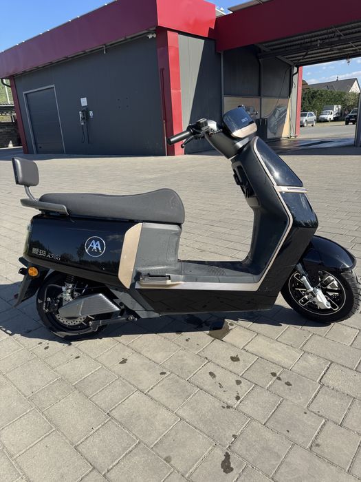 Електроскутер Aima a700