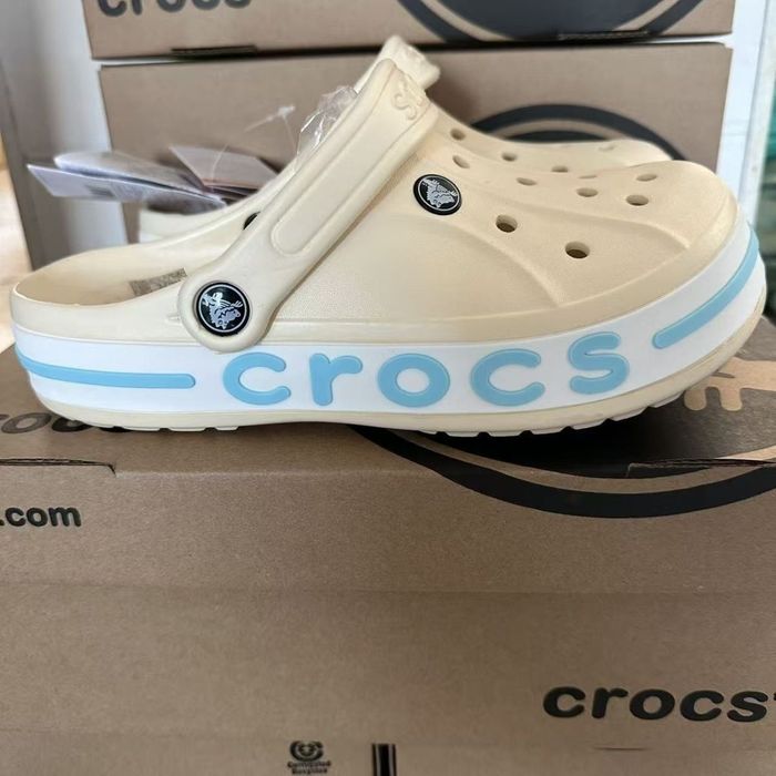 Тапки, шльопанці, крокси, crocs