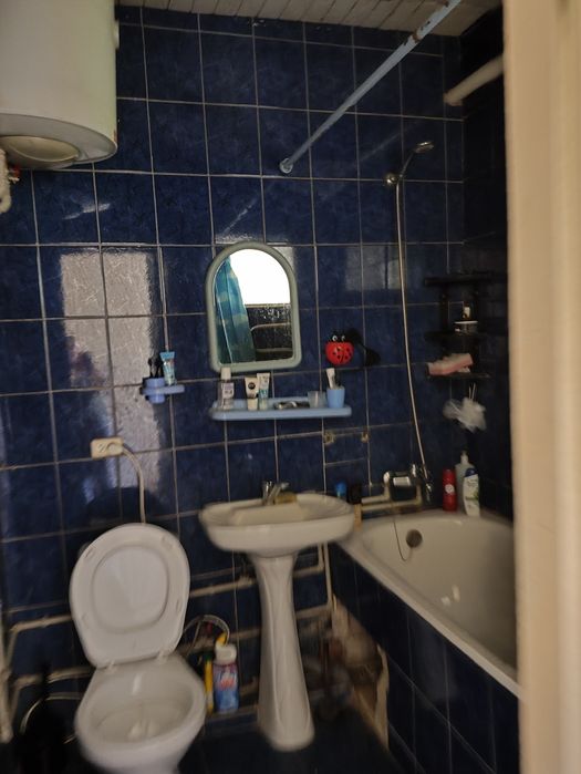 Будинок зі зручностями, сарай, гараж