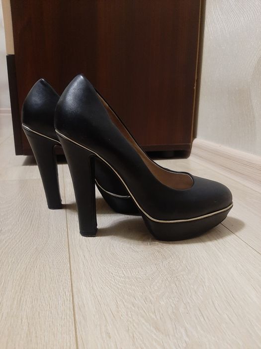 Женские туфли 37 размер