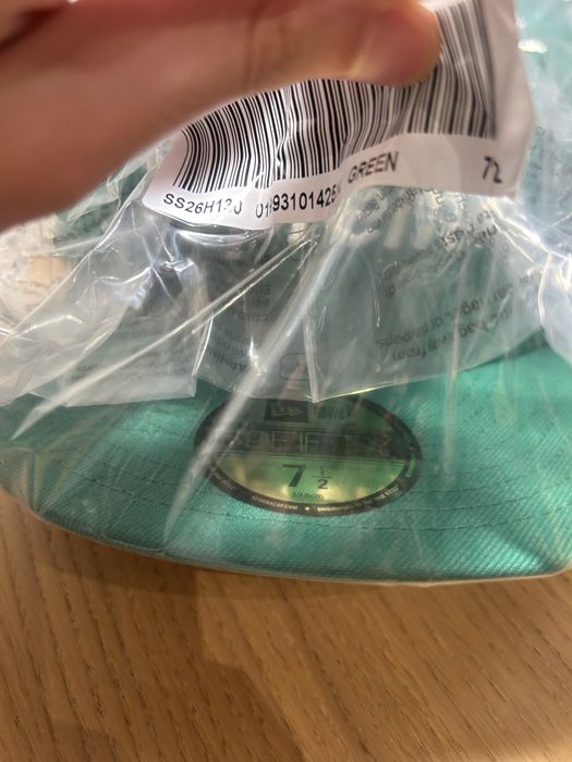 Boné Supreme x New Era Rings Box