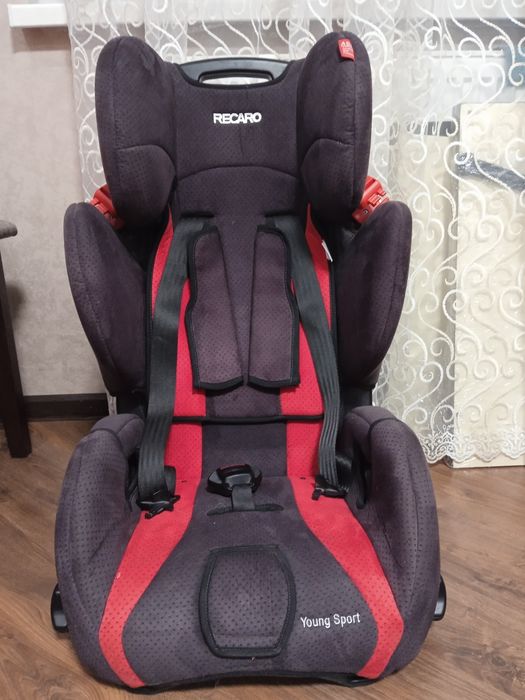 Продам детское автокресло RECARO Young Sport  б/у