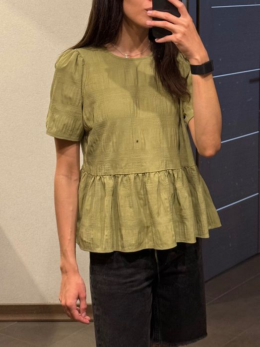 Блузка Vero Moda оливкова з баскою, розмір S