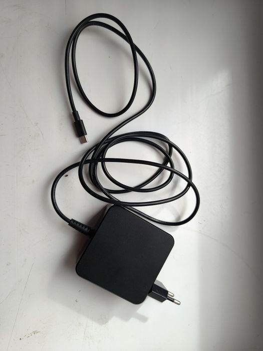 Продам зарядку на ноутбук