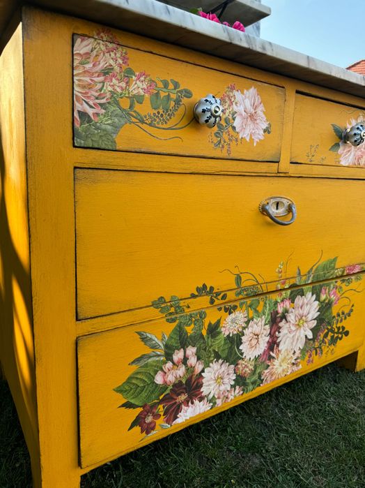 Komoda/toaletka z marmurowym blatet