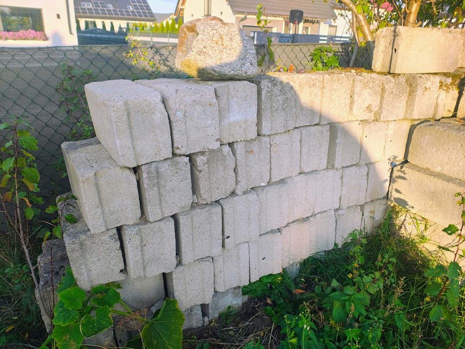 Pustaki betonowe 2,50zł 18x24x50