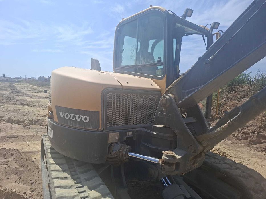 MÁQUINA DE RASTOS VOLVO ECR88D