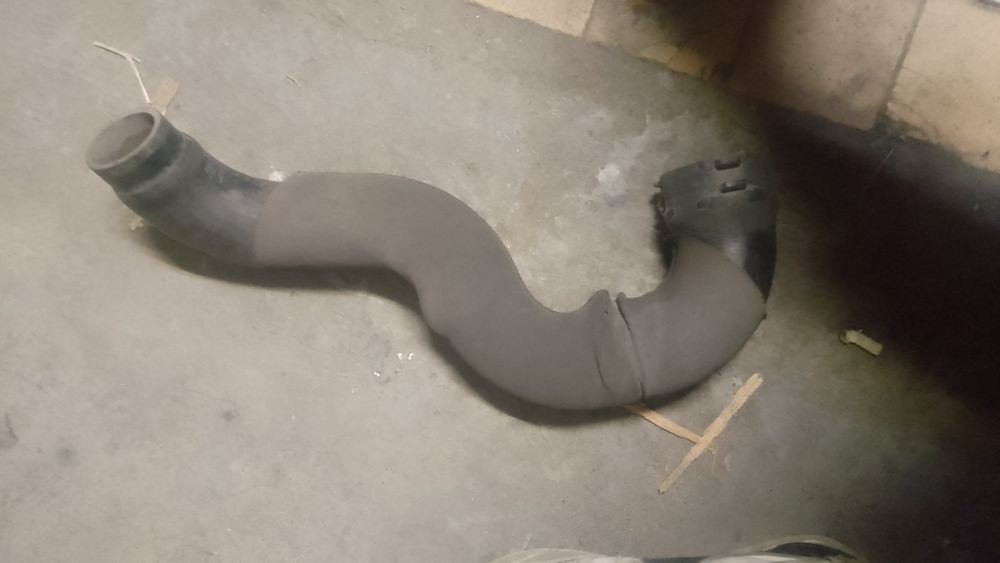 Патрубок интеркулера  Audi 8KO 145 738M