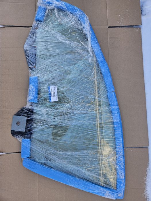 Tesla model Y стекло водителя Original 1582616-01-A-C