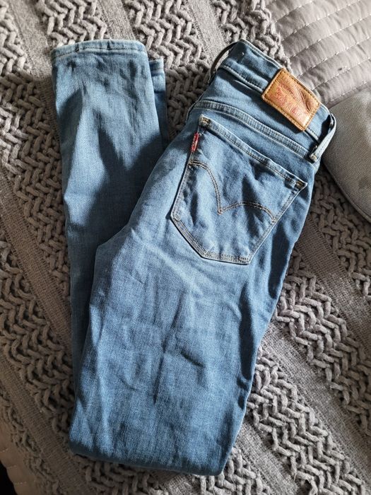 Damskie spodnie Levis